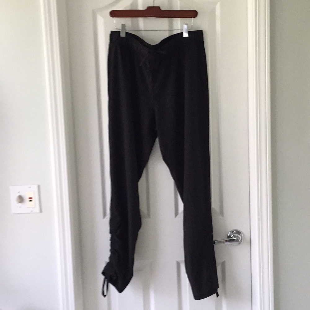 Gaiam lounge pant, excellent like new condition.